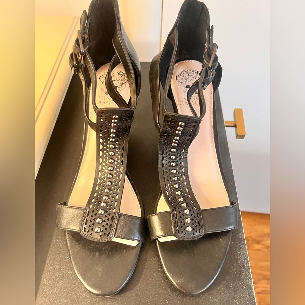 Vince Camuto Mayler T Strap Black Mid Heel Size 9